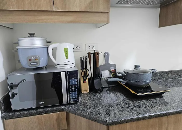 Apartment New Near Lasalle, Pgh, Upm, Lrt, Moa, Makati *