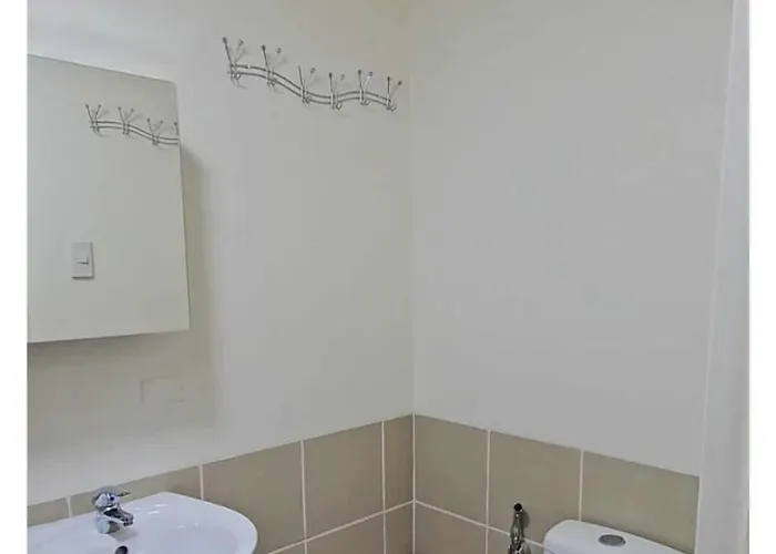New Near Lasalle, Pgh, Upm, Lrt, Moa, Makati Apartment